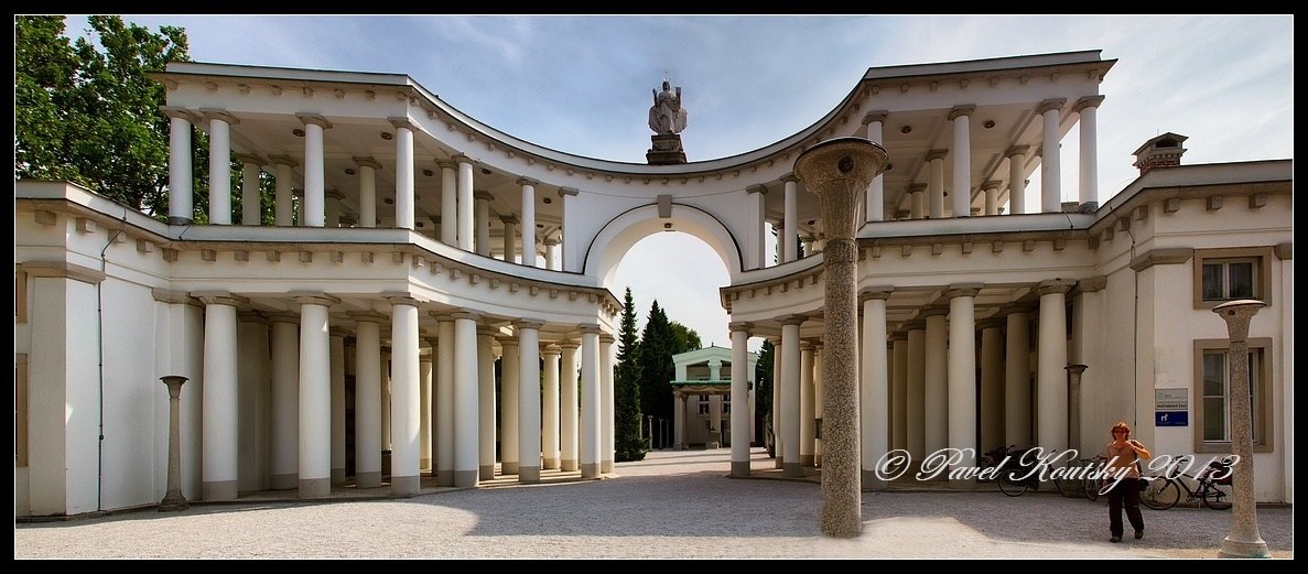 021 vchod do hřbitova od arch. J.Plečnika_1745